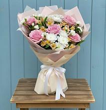 Букет цветов из:  Гвоздики, Орхидеи и Розы в Крапивинском