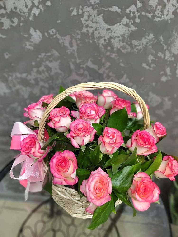 Цветочная композиция из Розы в корзине в Крапивинском