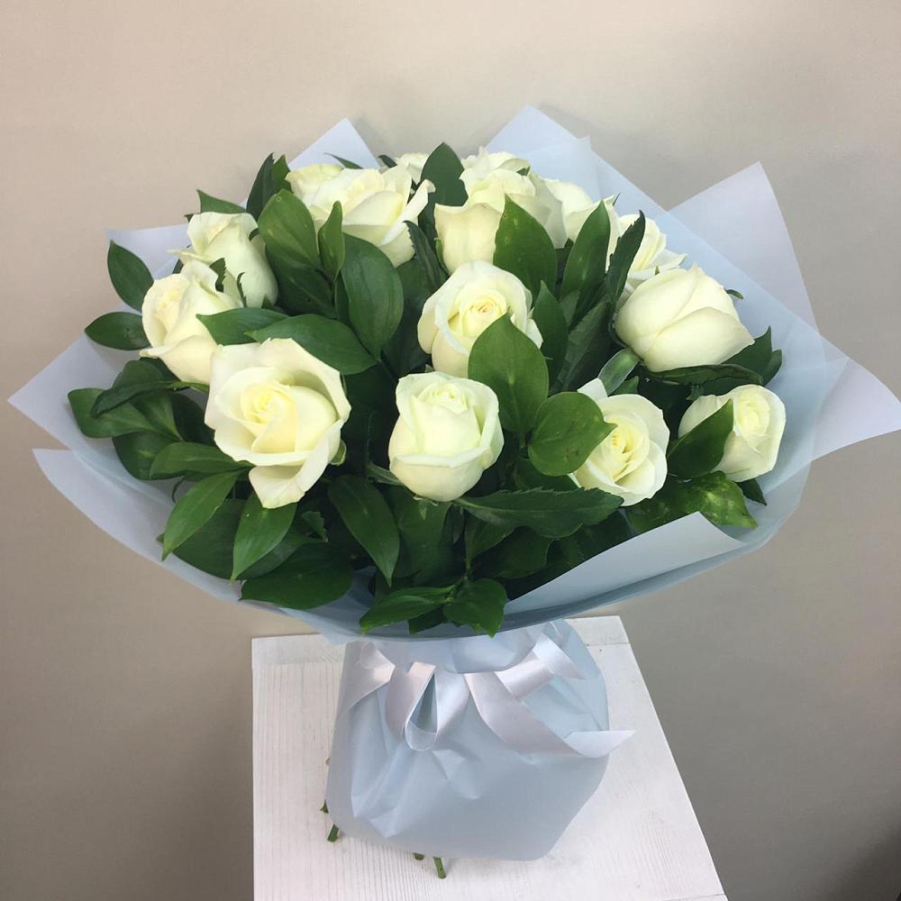 Букет 15 Белых роз Проуд в Крапивинском