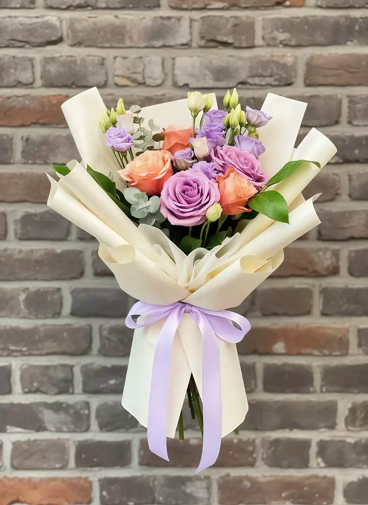 Букет цветов из: Лизиантусы и Розы в Крапивинском