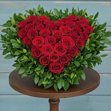 Цветочная композиция из Розы в виде сердца в Крапивинском