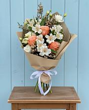 Букет цветов из:  Альстромерии, Лизиантусы, Розы и Хризантемы #REPLACE_PRED# Крапивинском