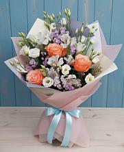 Букет цветов из:  Лизиантусы, Розы, Альстромерии и Гипсофила в Крапивинском