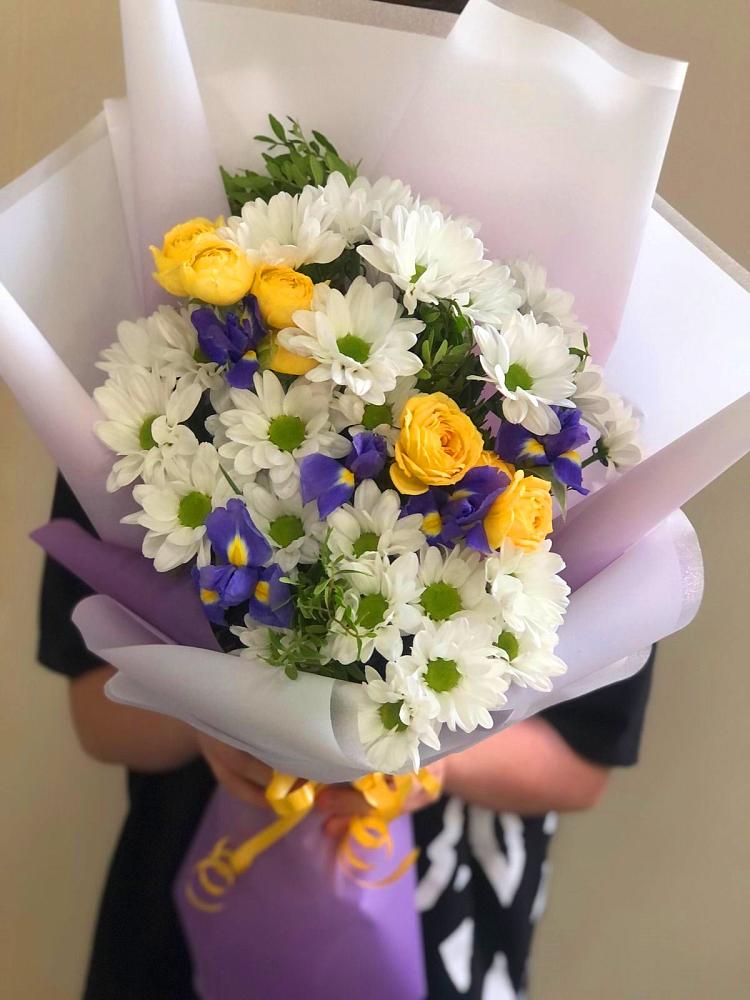 Букет цветов из: Ирисы, Хризантемы и Розы в Крапивинском