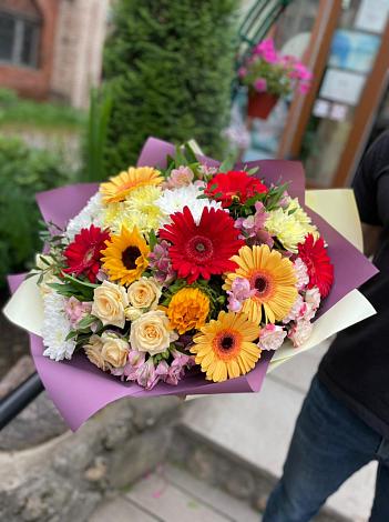 Букет цветов из: Герберы, Ромашки, Хризантемы, Розы и Подсолнухи в Крапивинском