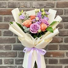 Букет цветов из:  Лизиантусы и Розы в Крапивинском