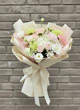 Букет цветов из:  Гвоздики, Розы, Лизиантусы и Хризантемы в Крапивинском