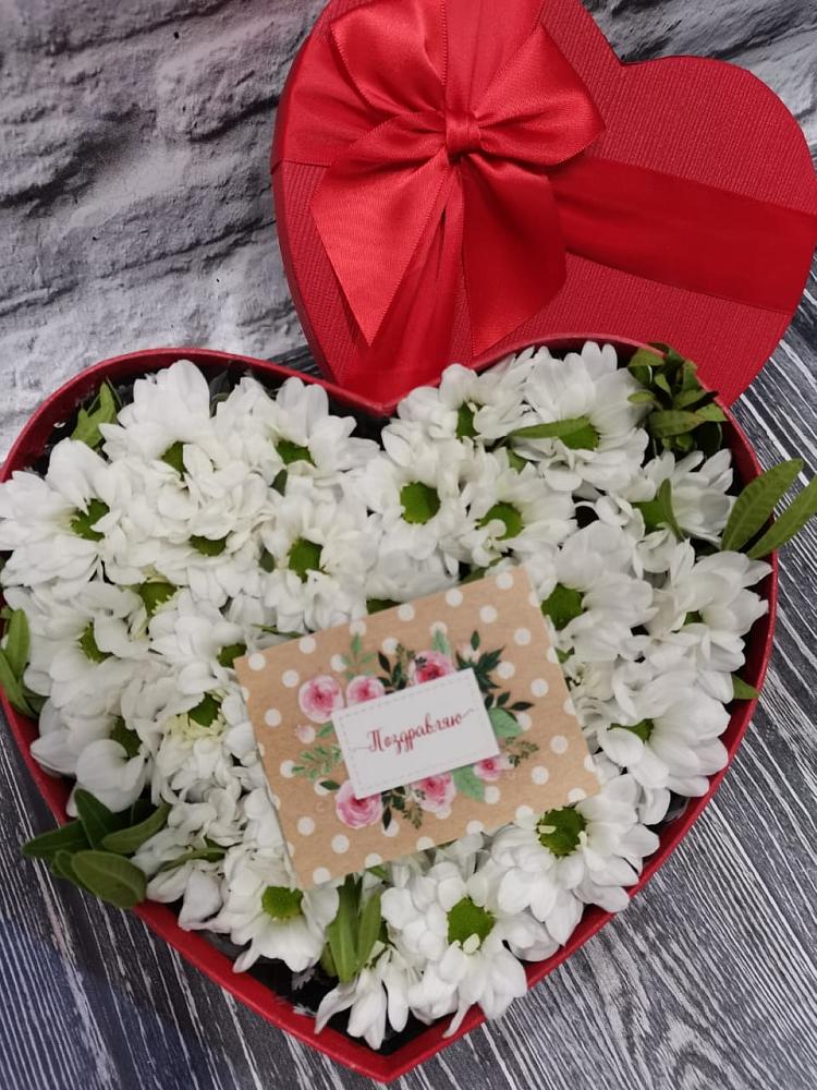 Цветочная композиция из Хризантемы в виде сердца в Крапивинском