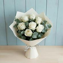 Букет Белые розы в Эвкалипте в Крапивинском