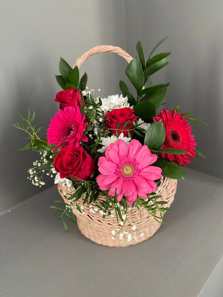Цветочная композиция из Розы, Хризантемы и Герберы в корзине в Крапивинском