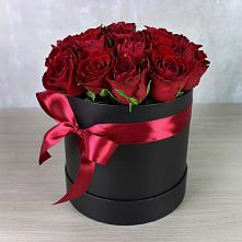 Цветочная композиция из Розы в шляпной коробке в Крапивинском