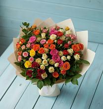 Букет Микс из разноцветных кустовых роз в Крапивинском