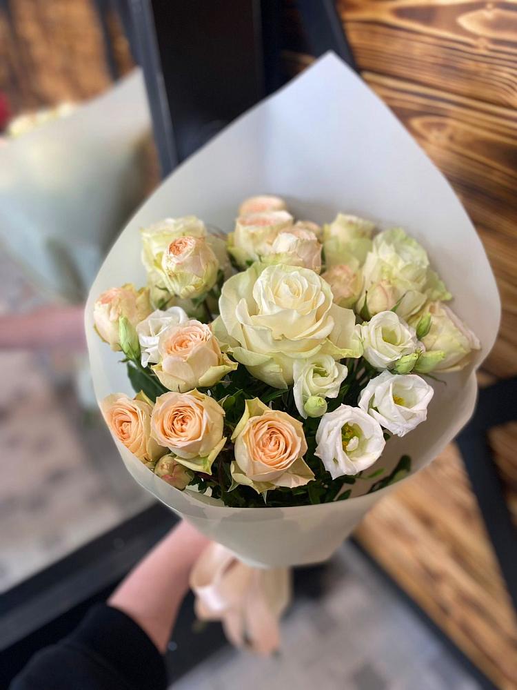 Букет цветов из: Розы и Лизиантусы в Крапивинском